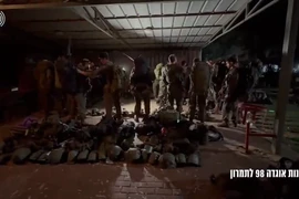 Xuất hiện hình ảnh lính Sư đoàn 98 Israel chuẩn bị tiến vào Liban