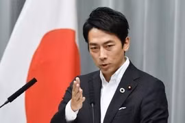 Tân Bộ trưởng Môi trường Nhật Bản Shinjiro Koizumi phát biểu trong cuộc họp báo ở Tokyo ngày 11/9/2019. (Ảnh: Kyodo/TTXVN)