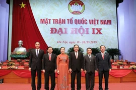 Chủ tịch Ủy ban Trung ương Mặt trận Tổ quốc Việt Nam Trần Thanh Mẫn và các Phó Chủ tịch Ủy ban Trung ương MTTQ Việt Nam khóa IX. (Ảnh: TTXVN)