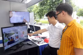 Gian trưng bày, triển lãm về trí tuện nhân tạo của Công ty cổ phần AMO-Z.com RUNSYSTEM tại Ngày hội trí tuệ nhân tạo. (Ảnh: Anh Tuấn/TTXVN)