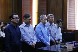 Các bị cáo nghe tuyên án ngày 31/12. (Ảnh: Thành Chung/TTXVN)