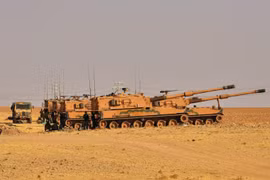 Xe quân sự của Thổ Nhĩ Kỳ tại Tal Abyad, miền bắc Syria. (Ảnh: THX/TTXVN)