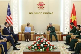 Thượng tướng Nguyễn Chí Vịnh làm việc với Phó Tổng Giám đốc USAID