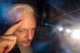 Ông Assange đến Tòa án sơ thẩm Westminster. (Nguồn: Getty Images)