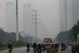 Hình ảnh buổi sáng của thủ đô Hà Nội mù mịt ô nhiễm không khí 