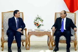 Thủ tướng Nguyễn Xuân Phúc tiếp Đại sứ Lào Sengphet Houngboungnuang. (Ảnh: Thống Nhất/TTXVN)