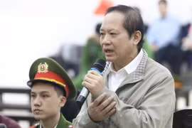 Bị cáo Trương Minh Tuấn, cựu Bộ trưởng Bộ Thông tin và Truyền thông. tự bào chữa tại phiên tòa. (Ảnh: Văn Điệp/TTXVN)