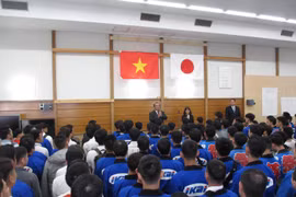 Ông Takeshi Ikai, Chủ tịch kiêm Tổng Giám đốc Ikai Group, phát biểu khai mạc lễ hội. (Ảnh: Đào Thanh Tùng/TTXVN)