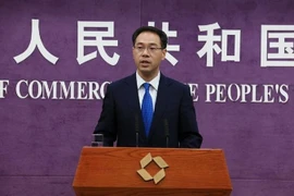 Người phát ngôn Bộ Thương mại Trung Quốc Cao Phong phát biểu tại một cuộc họp báo ở Bắc Kinh. (Ảnh: IRNA/TTXVN)