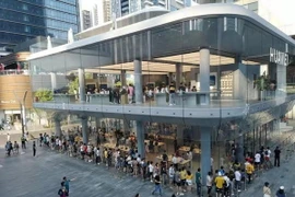 Một cửa hàng của Huawei tại Thâm Quyến, tỉnh Quảng Đông, Trung Quốc. (Ảnh: THX/TTXVN)