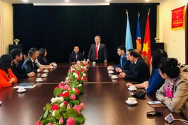 Tiến sỹ Đặng Xuân Hoan, Giám đốc Học viện Hành chính Quốc gia Việt Nam phát biểu tại buổi làm việc với Đại sứ quán Việt Nam tại Ukraine. (Ảnh: Duy Trinh/TTXVN)