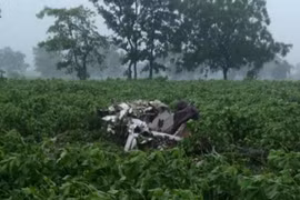 Máy bay huyến luyện rơi. (Nguồn: India Today)