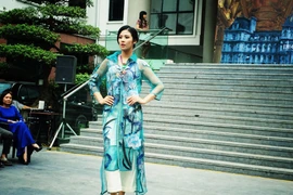 Áo dài thổ cẩm Việt Nam sẽ trình diễn tại Tòa thị chính Versailles