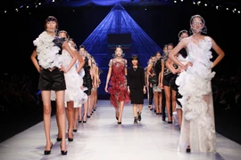 Ấn tượng với bộ sưu tập của thương hiệu Defined Moment Couture 