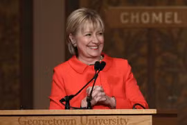 Bà Hillary Clinton phát biểu tại Washington, DC ngày 31/3. (Nguồn: AFP/TTXVN)