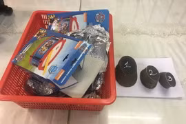 Tang vật bi phát hiện tại sân bay quốc tế Tân Sơn Nhất. (Ảnh: Hoàng Hải/Vietnam+) 