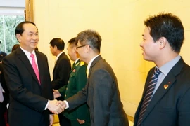 Chủ tịch nước Trần Đại Quang đến thăm và nói chuyện với cán bộ, nhân viên Đại sứ quán Việt Nam tại Trung Quốc. (Ảnh: Nhan Sáng/TTXVN)