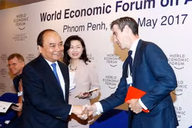 Thủ tướng Nguyễn Xuân Phúc dự và phát biểu tại Phiên thảo luận “Đầu tư vào cơ sở hạ tầng thông minh”. (Ảnh: Thống Nhất/TTXVN)
