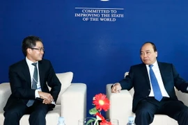 Thủ tướng Nguyễn Xuân Phúc tiếp Giám đốc khu vực Ngân hàng HSBC Dorren Steidle. (Ảnh: Thống Nhất/TTXVN)