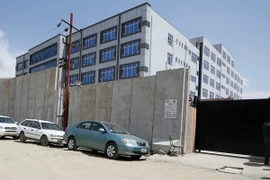 Bên ngoài nhà khách quốc tế - nơi xảy ra một vụ tấn công ở Kabul ngày 21/5. (Ảnh minh họa: EPA/TTXVN)