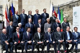 Các đại biểu chụp ảnh chung tại Hội nghị Bộ trưởng Tài chính và các Thống đốc Ngân hàng Trung ương G7 ở Bari ngày 13/5. (Nguồn: AFP/TTXVN)