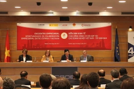 Phó Thủ tướng, Bộ trưởng Ngoại giao Phạm Bình Minh chủ trì Diễn đàn kinh tế Việt Nam-Tây Ban Nha. (Ảnh: TTXVN phát)