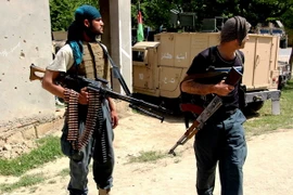 Cảnh sát Afghanistan trong chiến dịch truy quét các phần tử Taliban ở tỉnh Kunduz, miền bắc Afghanistan ngày 17/4. (Nguồn: THX/TTXVN)