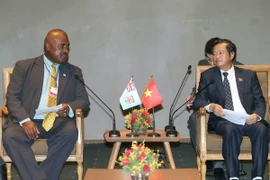 Ôg Đỗ Bá Tỵ, Phó Chủ tịch Quốc hội Việt Nam tiếp ông Ruveni N. Nadalo, Phó Chủ tịch Quốc hội Cộng hòa Fiji. (Ảnh: Doãn Tấn/TTXVN)