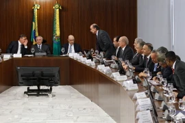 Tổng thống lâm thời Brazil Temer thảo luận về đề nghị giảm chi tiêu công với lãnh đạo Thượng viện. (Nguồn: EPA/TTXVN)