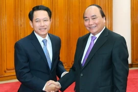 Thủ tướng Nguyễn Xuân Phúc tiếp Bộ trưởng Ngoại giao Lào Saleumxay Kommasith. (Ảnh: Thống Nhất/TTXVN)