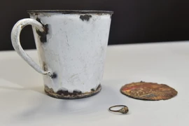 [Photo] Xúc động với hiện vật của người Do Thái ở Trại Auschwitz