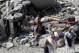 Cảnh đổ nát sau một cuộc không kích ở Yemen. (Ảnh: EPA/TTXVN)