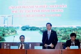 Ông Trần Thanh Liêm, Phó Chủ tịch Ủy ban Nhân dân tỉnh Bình Dương phát biểu tại buổi gặp. (Ảnh: Hải Âu/TTXVN)