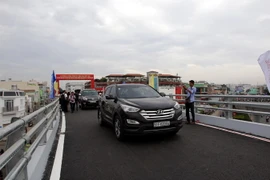 Thông xe nhánh còn lại cầu vượt tại ngã 6 Gò Vấp. (Ảnh: Hoàng Hải/TTXVN)