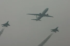 Máy bay chiến đấu của Ấn Độ trình diễn tại thủ đô New Delhi. (Ảnh: AFP/TTXVN)