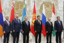 Lãnh đạo các nước chụp ảnh chung tại hội nghị. (Ảnh: AFP/TTXVN)