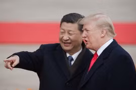 Chủ tịch Trung Quốc Tập Cận Bình (trái) và Tổng thống Mỹ Donald Trump tại lễ đón ở Bắc Kinh ngày 9/11. (Ảnh: AFP/TTXVN)