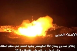 Một vụ phóng tên lửa của phiến quân Houthi ở Yemen ngày 5/11 vừa qua. (Ảnh: Reuters/TTXVN)