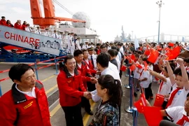 Tàu phá băng đồng thời là tàu nghiên cứu địa cực đầu tiên do Trung Quốc tự đóng đã được đặt tên là Tuyết Long 2. (Ảnh: THX/TTXVN)