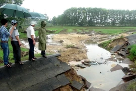 Tuyến kênh N6 hồ chức nước Liệt Sơn ở huyện Đức Phổ, tỉnh Quảng Ngãi bị lũ cuối năm 2016. (Ảnh: Phước Ngọc/TTXVN)