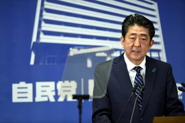 Thủ tướng Nhật Bản Shinzo Abe tại cuộc họp báo ở Tokyo ngày 23/10 vừa qua. (Ảnh: THX/TTXVN) 