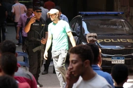 Cảnh sát Ai Cập điều tra tại hiện trường một vụ tấn công nhằm vào cảnh sát tại Giza, Cairo ngày 10/9 vừa qua. (Ảnh: THX/TTXVN)