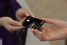 TPBank được Visa vinh danh là ngân hàng dẫn đầu Việt Nam về tốc độ tăng trưởng doanh số giao dịch thẻ ghi nợ. (Ảnh: Vietnam+)