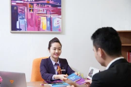 Giao dịch tại TPBank. (Ảnh: CTV/Vietnam+)
