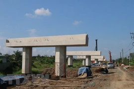 Hiện trạng thi công gói thầu xây lắp số 17 ở huyện Cái Bè, tỉnh Tiền Giang. (Ảnh: Minh Trí/TTXVN)