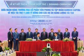 Ông Nguyễn Hưng-Tổng Giám đốc TPBank (trái) và ông Nguyễn Hồ Nam-Chủ tịch HĐQT BCG. (Ảnh: CTV/Vietnam+)