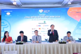 Các đại biểu trả lời tại họp báo. (Ảnh: CTV/Vietnam+)