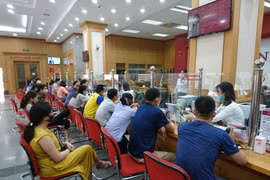 Giao dịch tại Agribank. (Ảnh: CTV/Vietnam+)