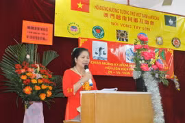 Chủ tịch Hội Đồng hương Tương trợ Việt Nam tại Macau, Bà Trần Thị Thu phát biểu tại míttinh. (Nguồn: Vietnam+)