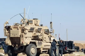 Xe quân sự Mỹ tại căn cứ quân sự Qayyarah, cách Mosul 60 km về phía nam, chuẩn bị tham gia chiến dịch giải phóng Mosul ngày 16/10. (Nguồn: AFP/TTXVN) 